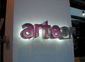03-letras corporeas en acero iluminadas por el dorso