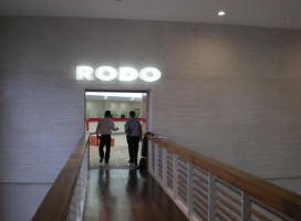 23-letras coporeas en acrilico traslucido iluminado por el dorso