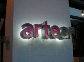 01-letras corporeas en acero iluminadas por el dorso