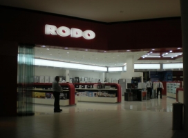 21-letras coporeas en acrilico traslucido iluminado por el dorso